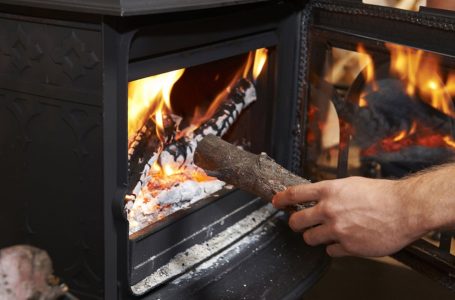 Casi un tercio de los hogares en Chile usa leña para calefacción y/o cocinar