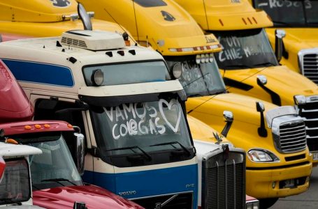 Camioneros protestan en distintos puntos del país: en Paine bloquean parcialmente la Ruta 5