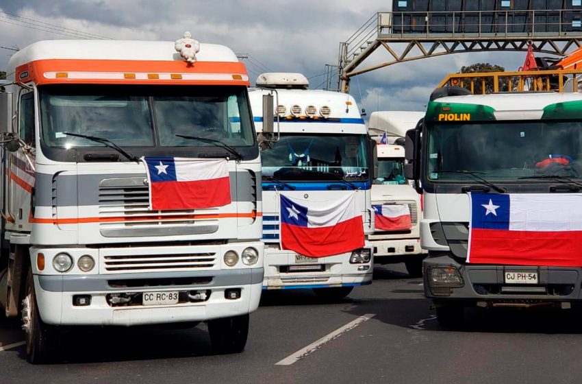  Camioneros divididos en Paine: voceros bajan el paro, pero conductores «díscolos» querrían seguir