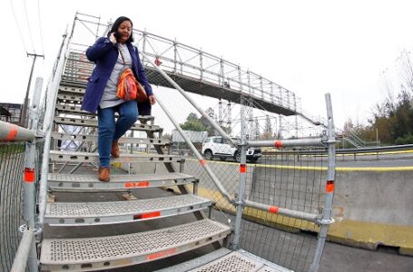 Instalan pasarela mecano transitoria para conectar Curicó y Romeral.