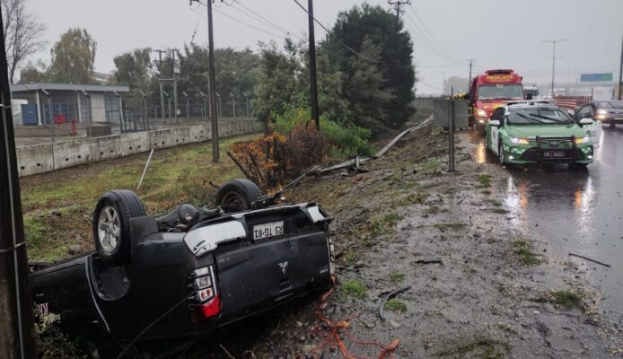  Tres bomberos atropellados mientras atendían un accidente.