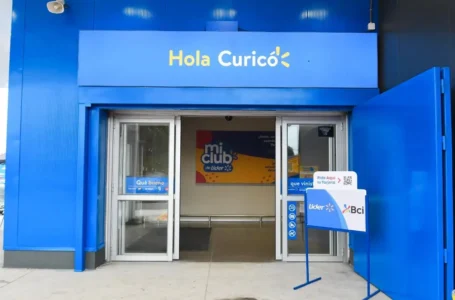 Hombre armado genera pánico en supermercado de Curicó