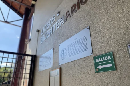 Estudiante ingresa arma de fuego y amenaza a profesor en colegio de Curicó: comunidad escolar exige respuestas